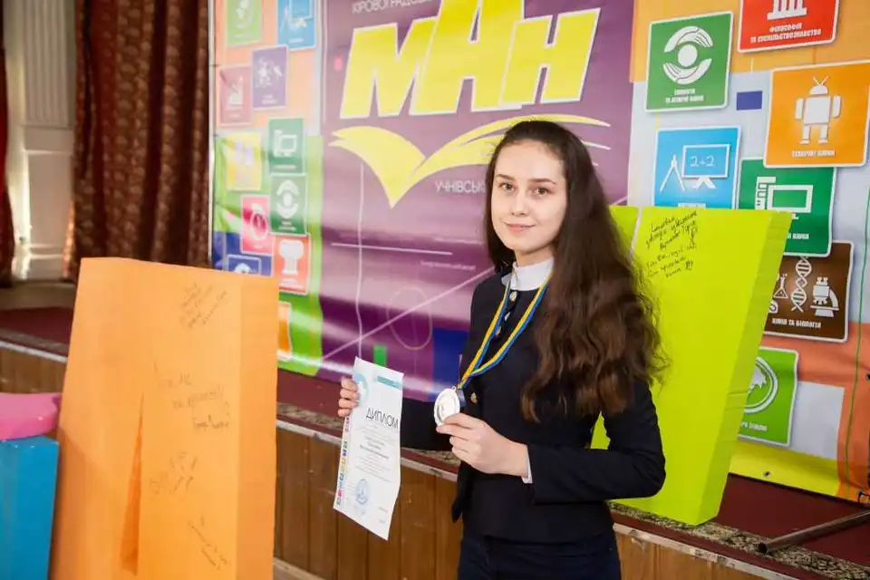 Юні науковиці з Кіровоградщини отримуватимуть стипендії Президента України