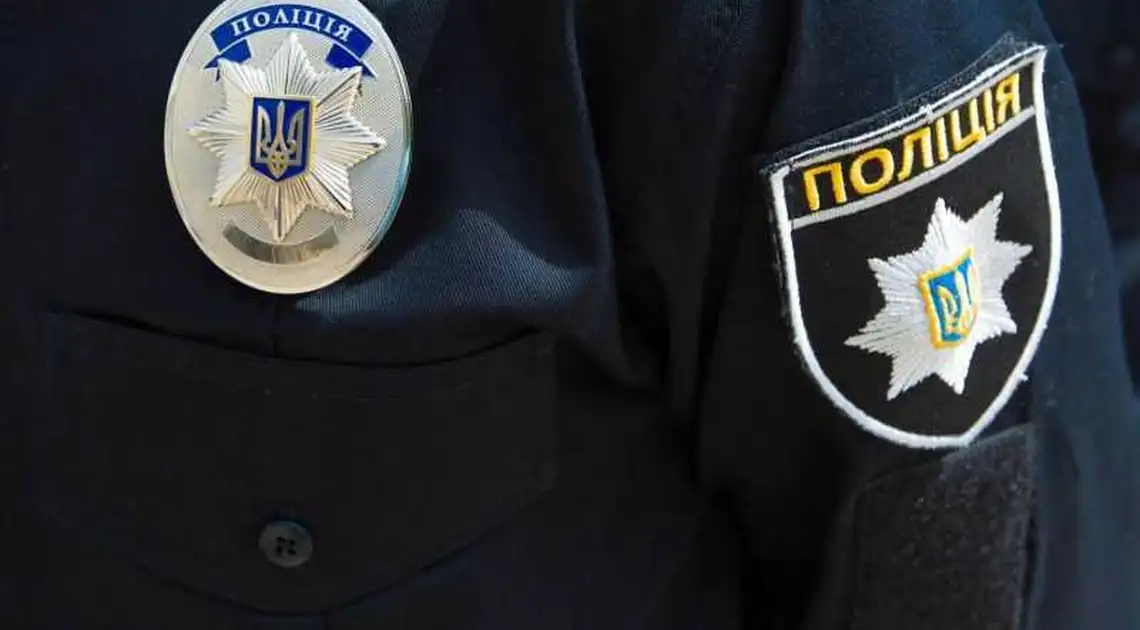 У Кропивницькому патрульнi виявили у двох молодикiв два десятки пакетикiв з наркотиками фото 1