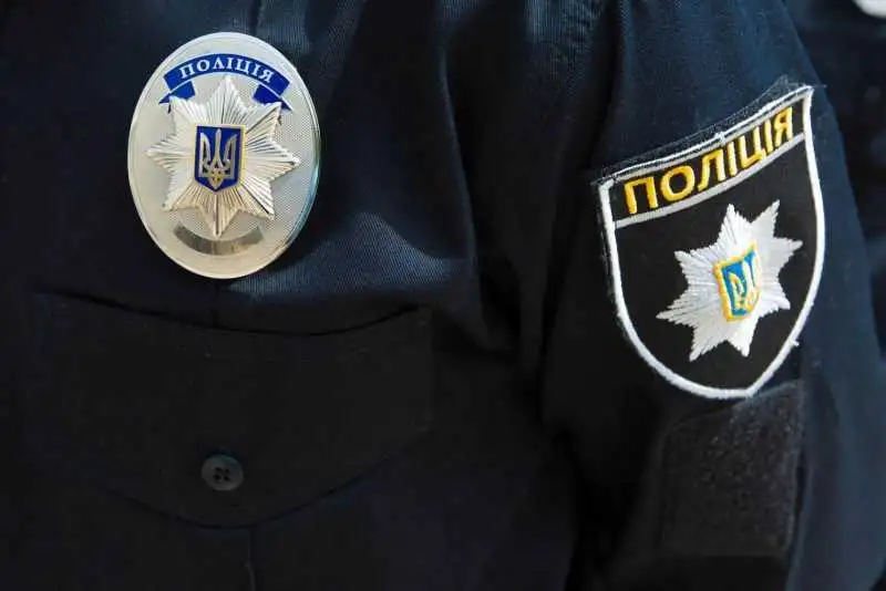 У Кропивницькому патрульнi виявили у двох молодикiв два десятки пакетикiв з наркотиками фото 1