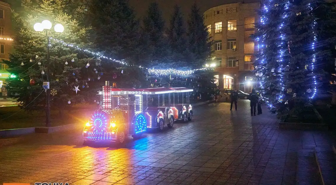 Напередодні нового року Вечірній Кропивницький сяє вогнями.