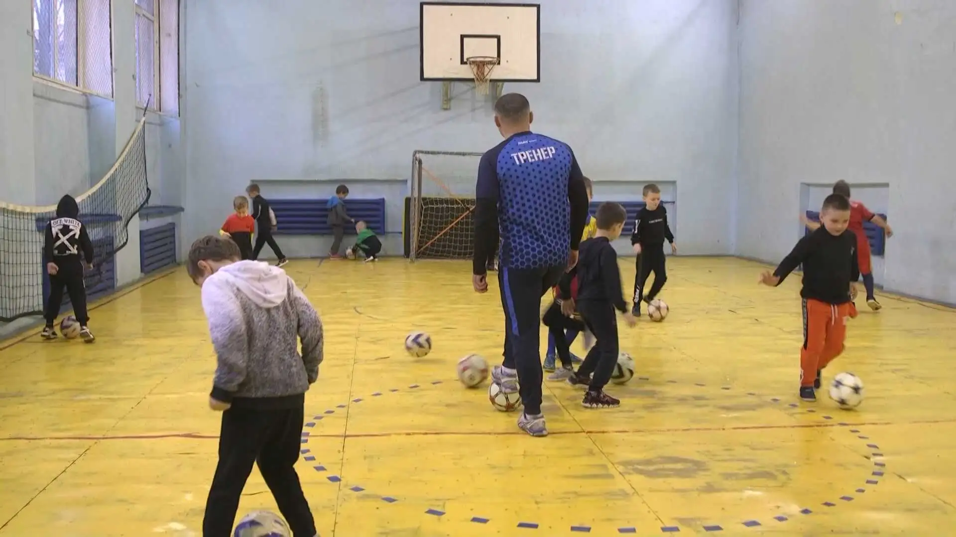 Долучитися може кожен: дитяча футбольна школа з Миколаєва переїхала в Кропивницький (ФОТО) фото 17