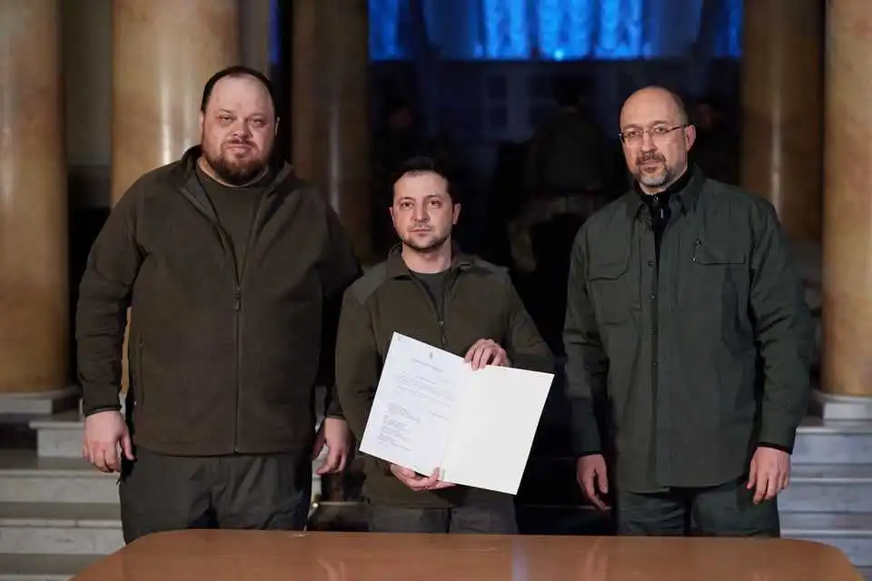 Зеленський підписав заявку на членство України в Європейському Союзі