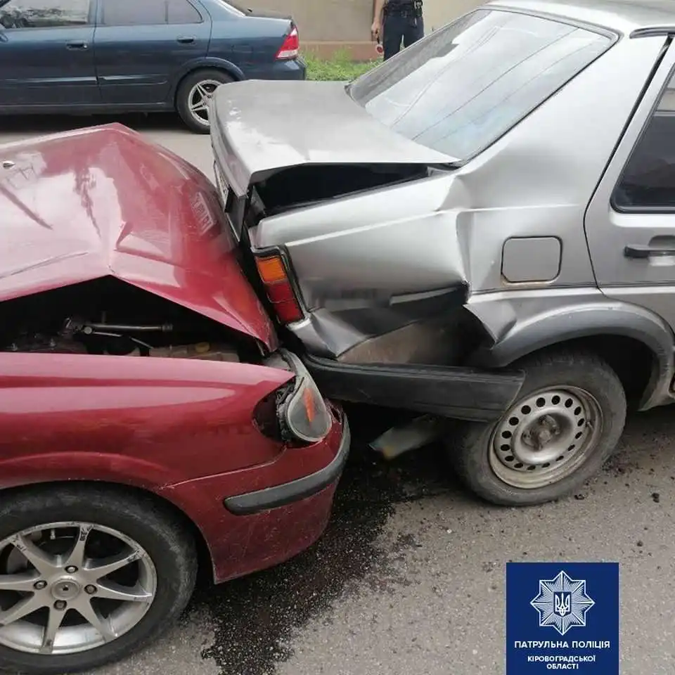 У Кропивницькому п'яний водій скоїв ДТП за участі чотирьох автівок (ФОТО)