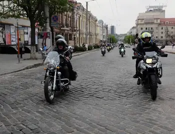 У Кропивницькому сотні байкерів офіційно відкрили мотосезон (ФОТОРЕПОРТАЖ) фото 1