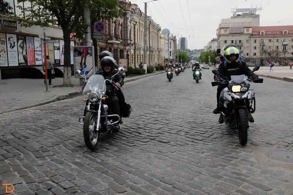 У Кропивницькому сотні байкерів офіційно відкрили мотосезон (ФОТОРЕПОРТАЖ) фото 1