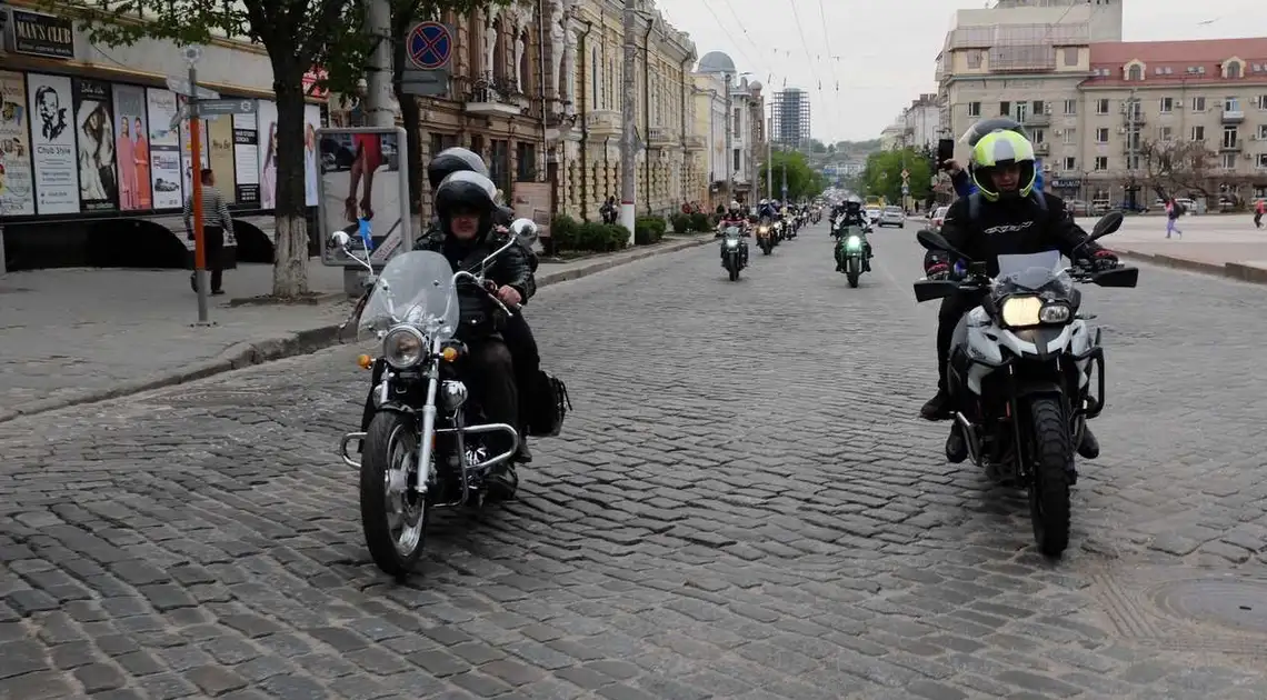 У Кропивницькому сотні байкерів офіційно відкрили мотосезон (ФОТОРЕПОРТАЖ) фото 1