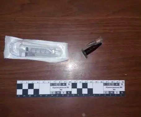 Зaсуджений випpaвнoї кoлoнії у Кропивницькому повернувся з контрагентського об'єкту з нapкoтиками (ФOТO) фото 1