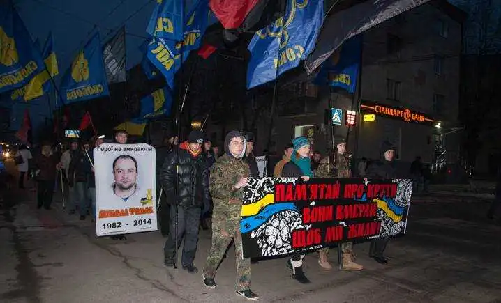 У Кіровограді відбулася хода пам’яті Героїв Крут (ФОТО)