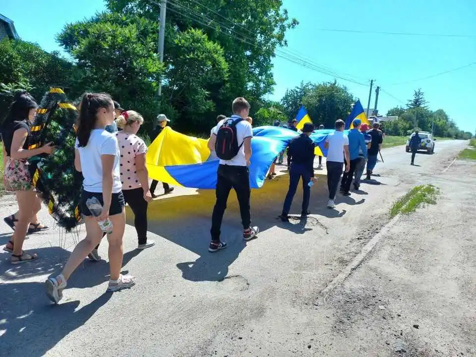 В громаді на Кіровоградщині попрощалися із загиблим на Сході захисником (ФОТО)