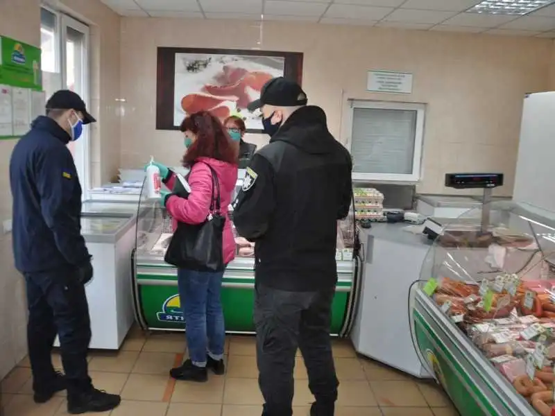 Кіровоградщина: в низці магазинів та ринків виявили порушення карантинних вимог (ПЕРЕЛІК)