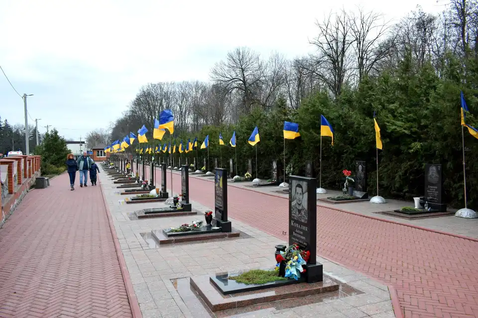Алея почесних поховань Рівнянського кладовища