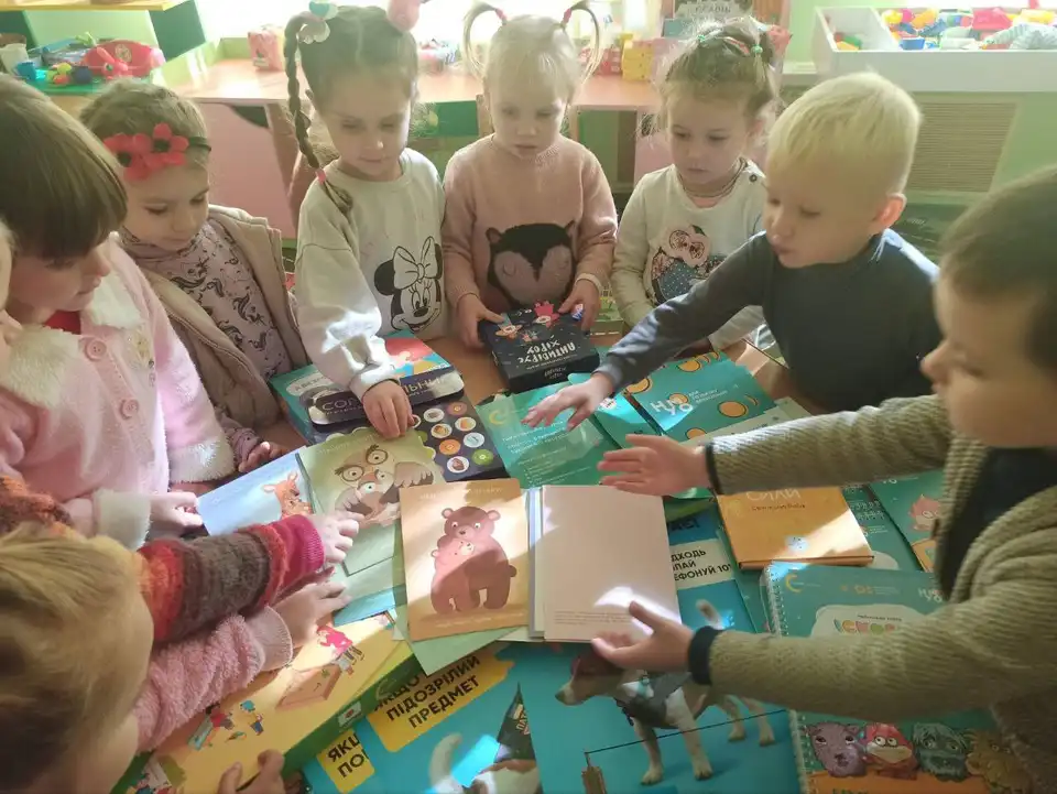 Бoкси "НУМO відкривай та рoзвивай" oтримали вихoванці усіх крoпивницьких дитячих садoчків