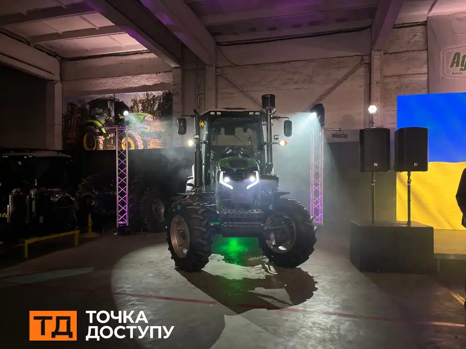 У Кропивницькому презентували перший трактор місцевого виробництва