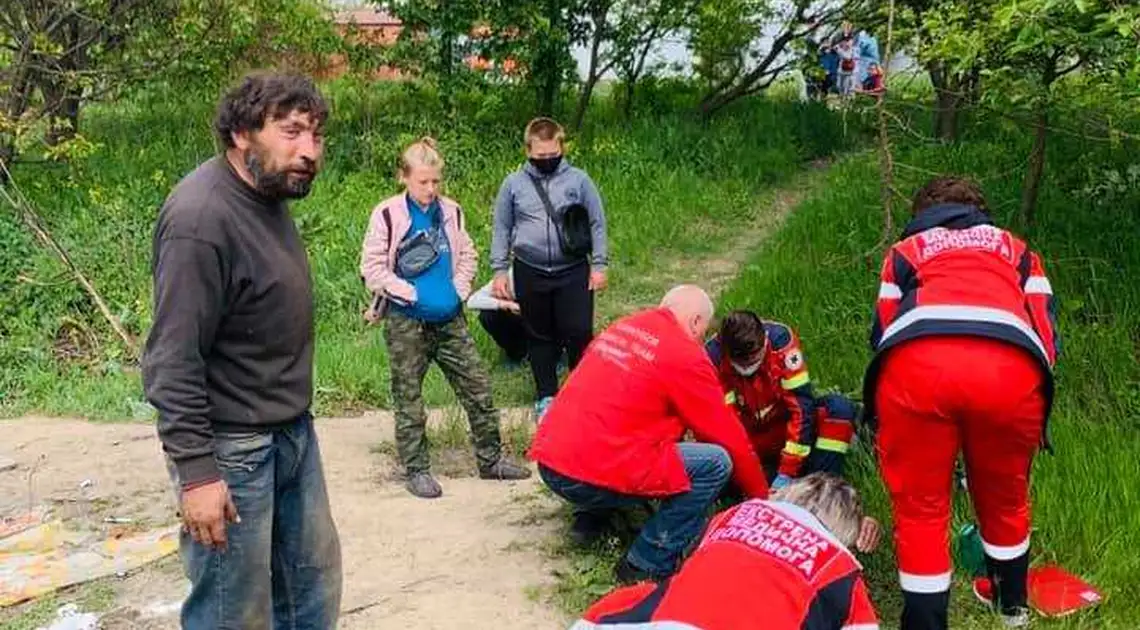 У Кропивницькому з люку теплотраси дістали жінку, яка туди впала три дні тому (ФОТО, ВІДЕО) фото 1