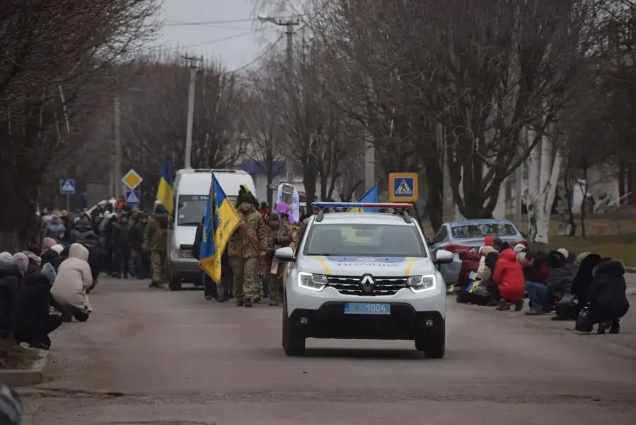 На Кіровоградщині попрощалися з 45-річним воїном-земляком Едуардом Деркачем