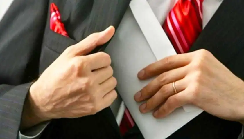 На Кіровоградщині посадовця підозрюють у нарахуванні собі незаконних надбавок