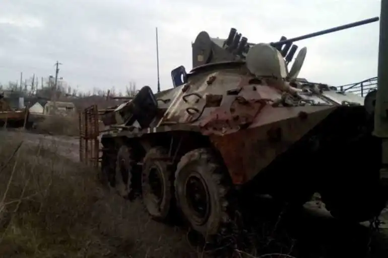 БТРи бойовиків вийшли на пряму наводку під Водяним, ЗСУ відкрили вогонь у відповідь (ВІДЕО)