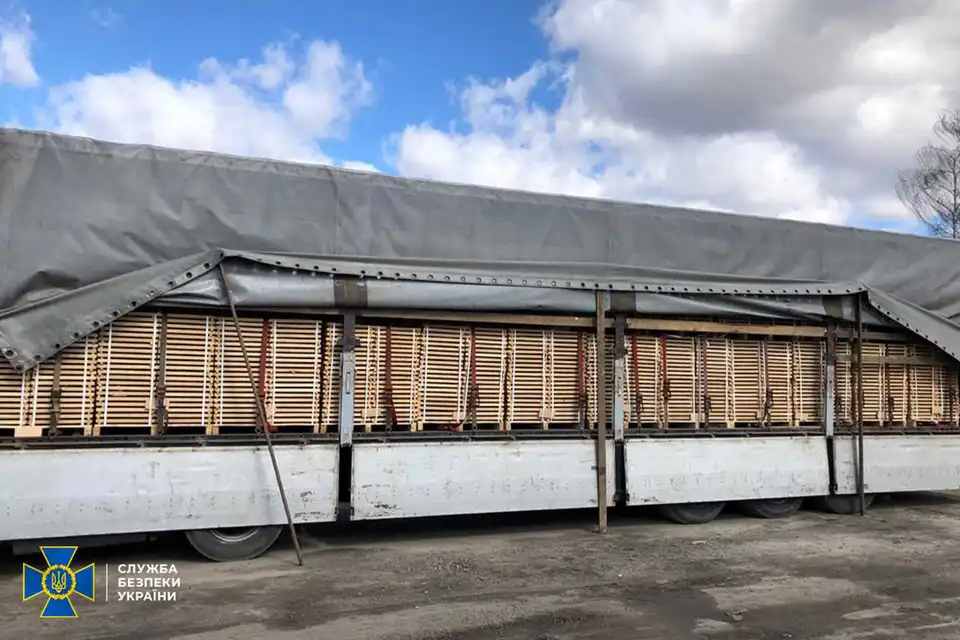 На Кіровоградщині СБУ ліквідувала схему незаконного експорту державного лісу через підсанкційні компанії Фірташа фото 6