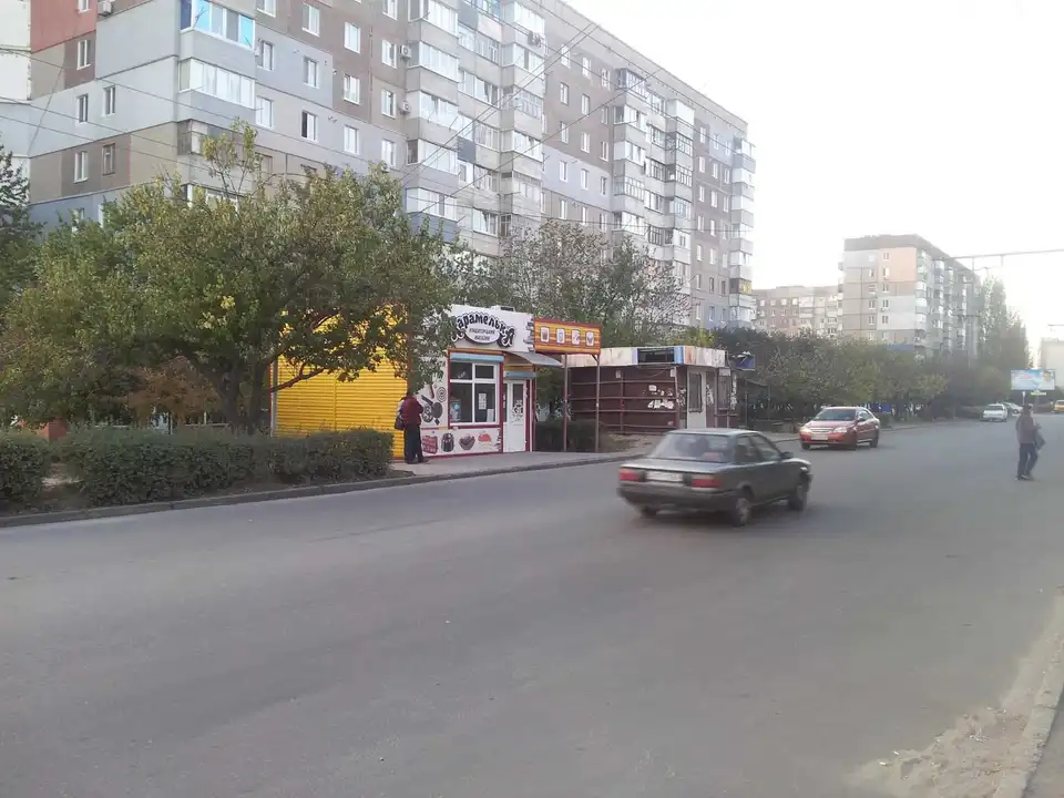 Заради магазину в Кропивницькому знищать засаджений деревами газон, яким пишаються місцеві жителі (ФОТО)