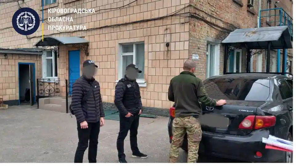 Кіровоградщина: працівник колонії обіцяв пом’якшити режим утримання за смарт-годинник фото 1