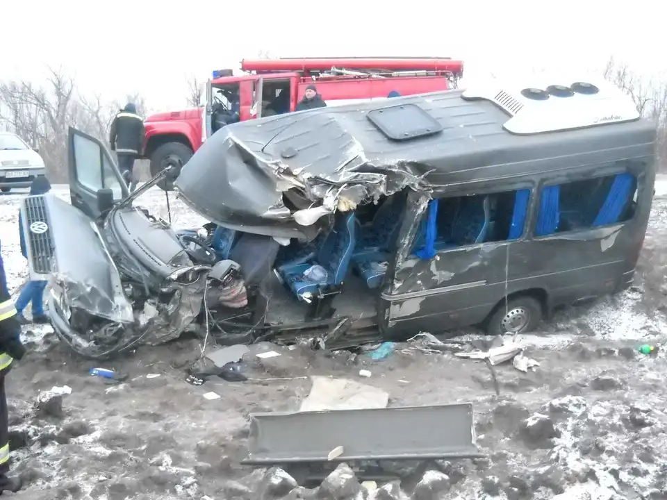 У Новгородці вночі зіткнулися два рейсові автобуси: 10 постраждалих фото 1