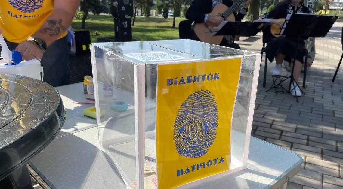 У Кропивницькому створюють прапор із відбитків пальців патріотів (ФОТО) фото 1