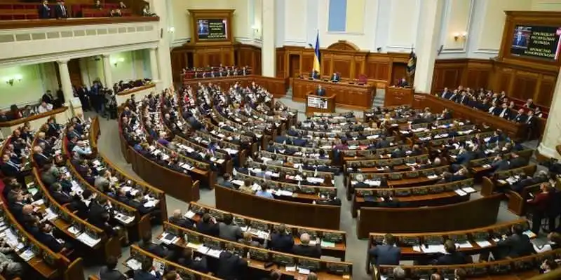 Курс на позачергові: парламентська коаліція офіційно врізала дуба фото 1