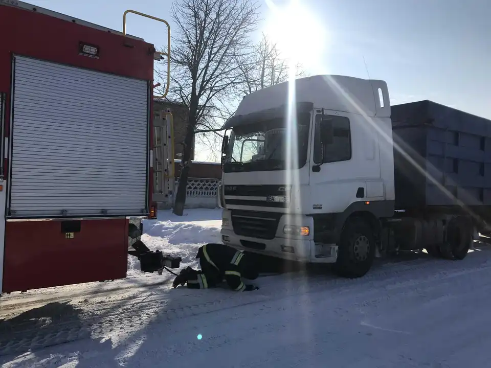 На дорогах Кіровоградщини за добу буксирували 4 вантажівки та 5 легковиків (ФОТО) фото 1
