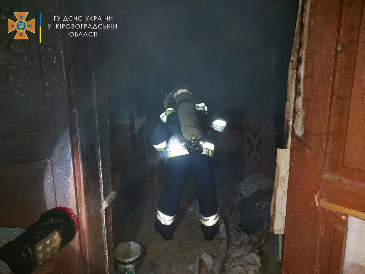 На Кіровоградщині під час гасіння пожежі врятували чоловіка фото 1