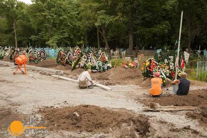 У Кіровограді міська влада почала облаштовувати Алею Слави (ФОТОРЕПОРТАЖ)