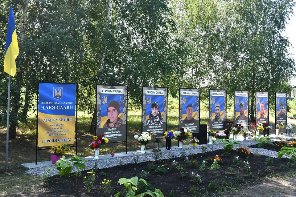 Алею слави відкрили у селі Новоселівка Приютівської громади