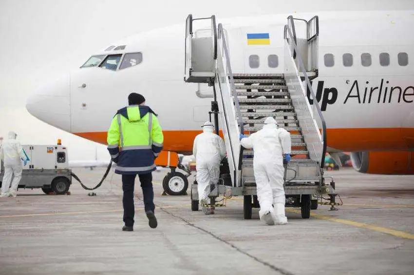 "У стpаху очі великі": тpи міфи пpо евакуацію укpаїнців з Китаю фото 1