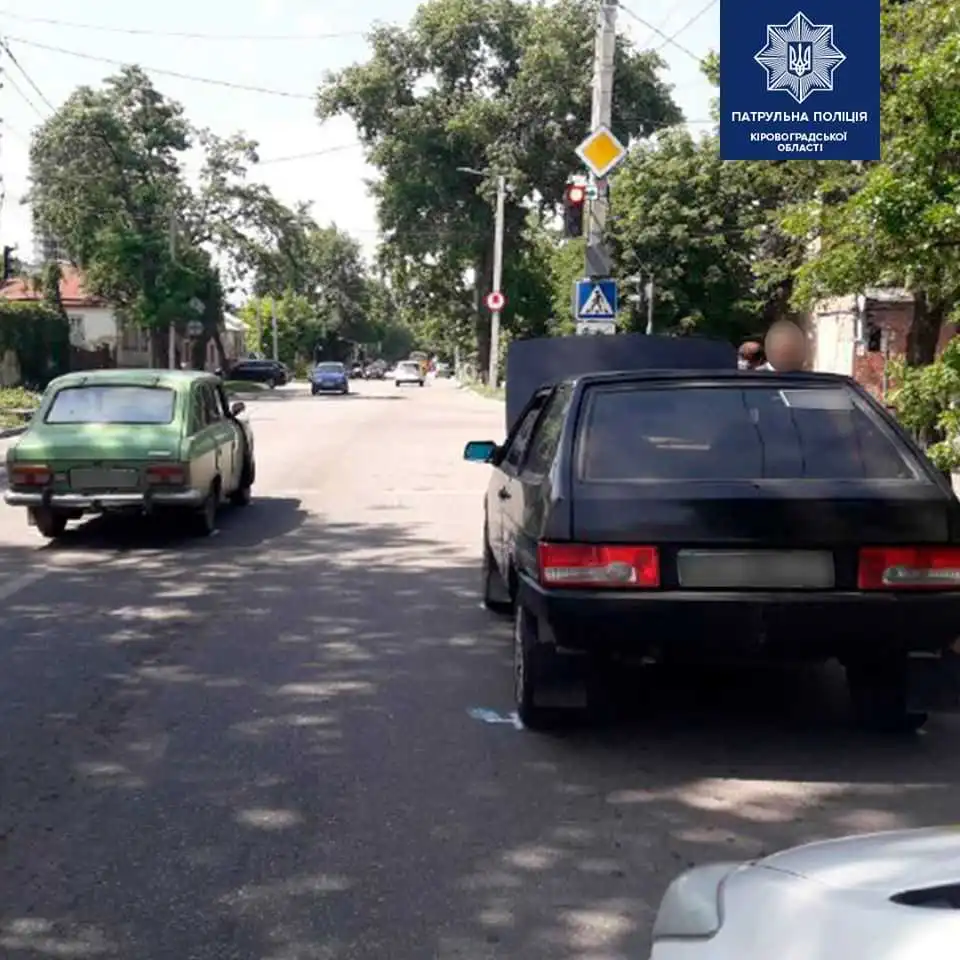 У Кропивницькому 20-річний водій скоїв подвійну ДТП та втік (ФОТО)