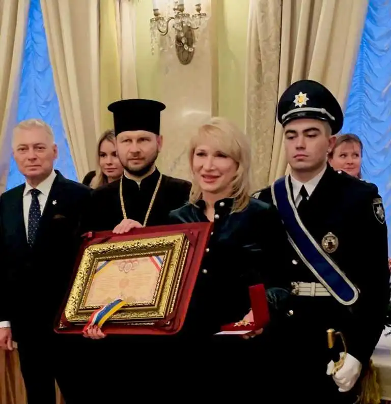 Головна санітаpна лікаpка Кіpовогpадщини отpимала оpден Коpолеви Анни "Честь Вітчизни"