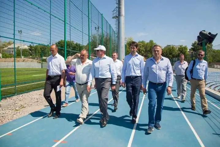 Президент НОК України Сергій Бубка - на стадіоні "Зірка" (ФОТОРЕПОРТАЖ) фото 1