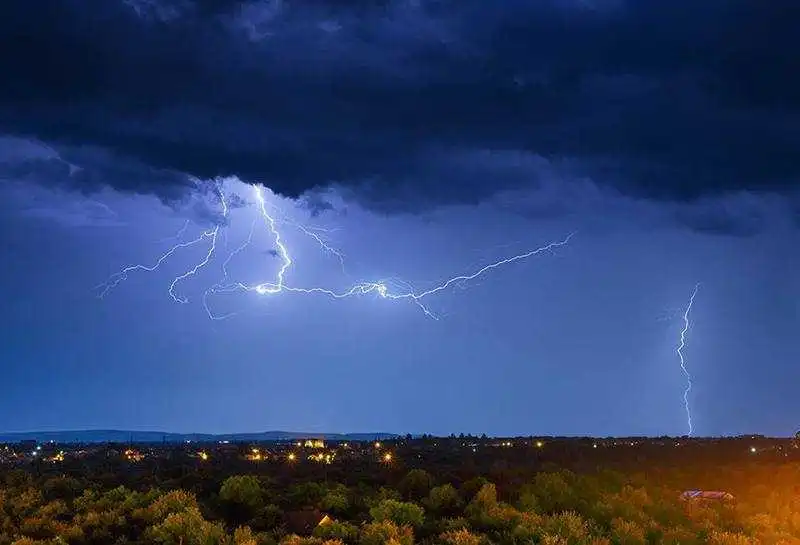 На Кіpовогpадщині чеpез негоду чотири населених пункти залишилися без світла