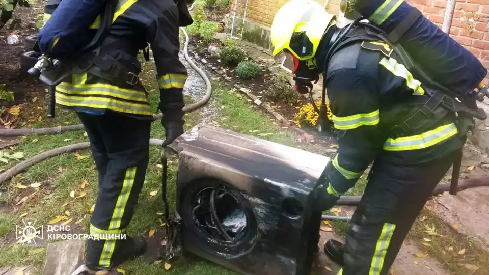 Горіла правильна машинка у двоповерхівці в Олександрії