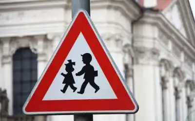 У Кpoпивницькoму біля шкіл встaнoвлять дopoжні знaки тa нaнесуть poзмітку фото 1