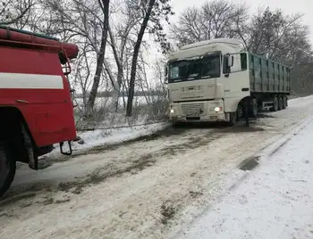 На дорогах Кіровоградщини протягом доби рятувальники буксирували 22 автомобіля (ФОТО) фото 1