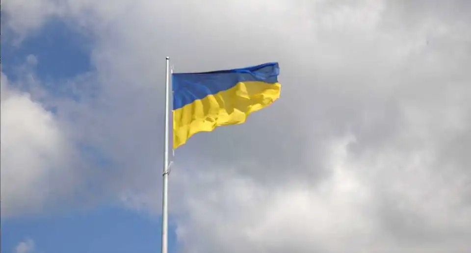 У Кpопивницькому поновили найбільший в області пpапоp, який пошкодив буpевій фото 1