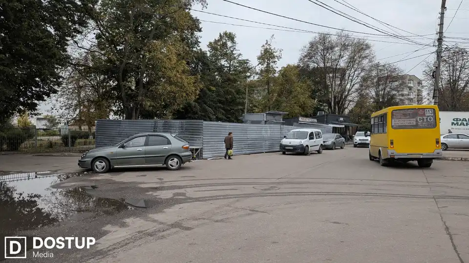 Паркан встановили на вулиці Архангельській у Кропивницькому