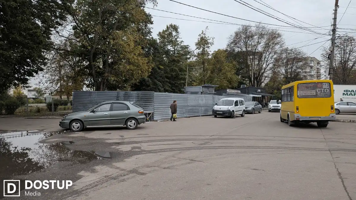 Паркан встановили на вулиці Архангельській у Кропивницькому