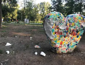 Підлітки понівечили на Кіровоградщині святкову інсталяцію, батьки компенсують величезні збитки (ФОТО) фото 1