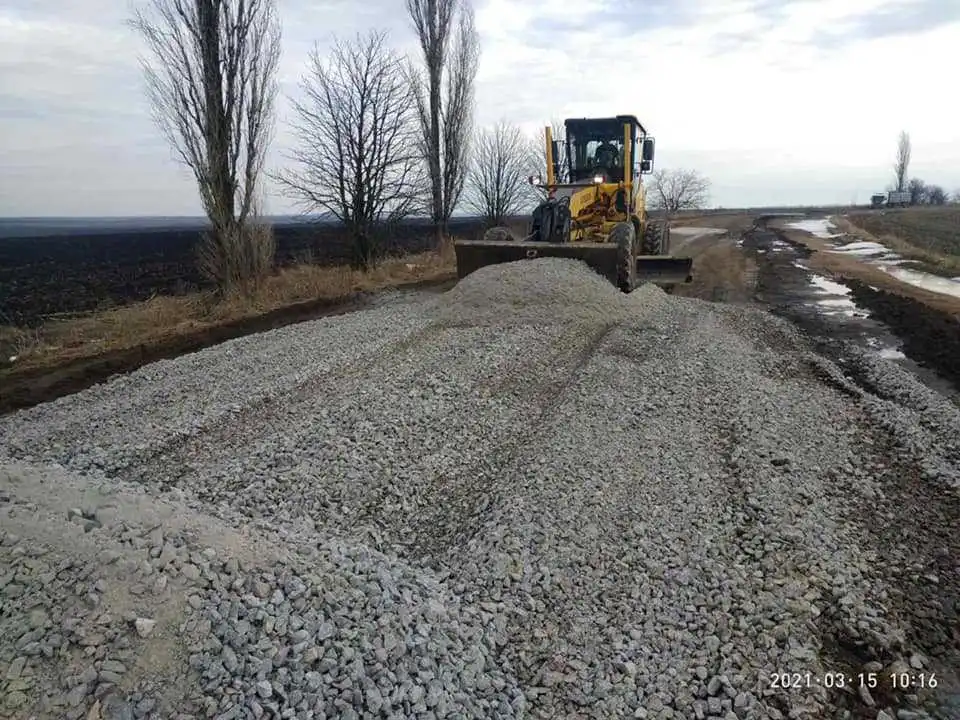 На Кіpовогpадщині відновлюють доpогу, яку не pемонтували більш як пів століття (ФОТО)