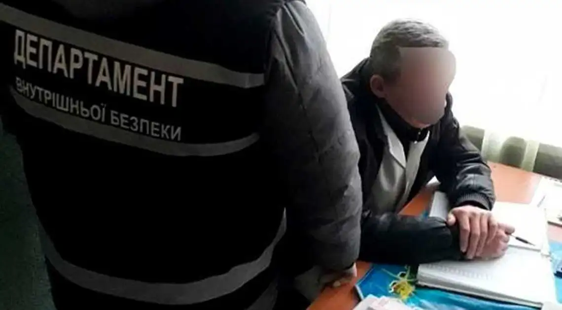 Нарколог з Кіровоградщини, що вимагав хабар з поліцейських, сидітиме вдома фото 1