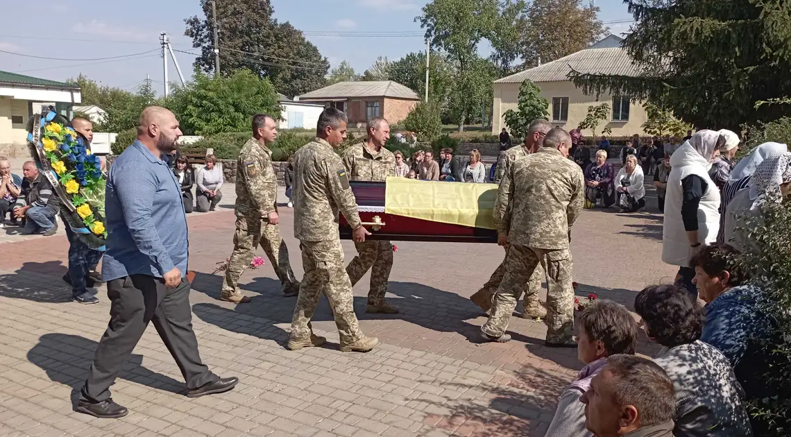 В громаді на Кіровоградщині попрощалися із 48-річним захисником (ФОТО) фото 1