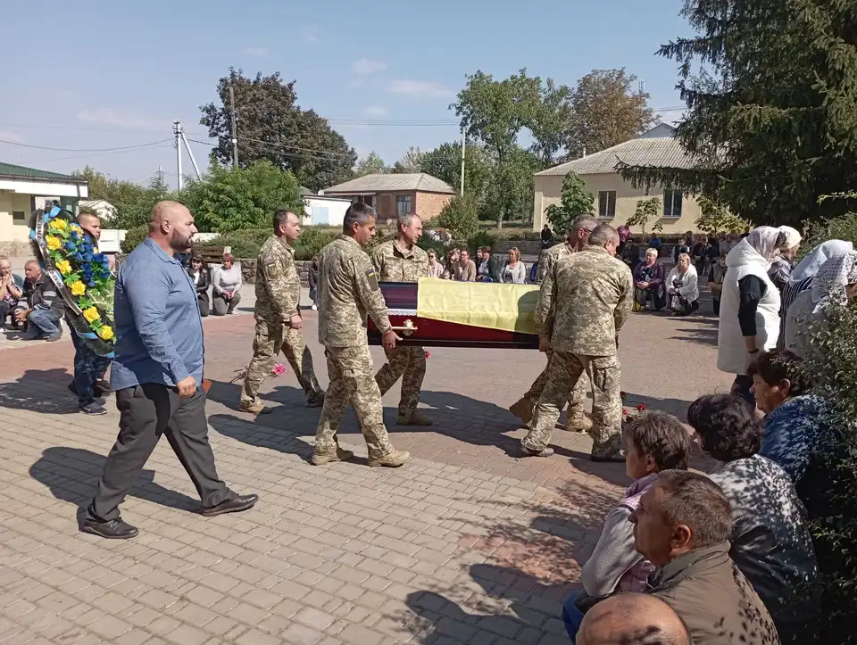 В громаді на Кіровоградщині попрощалися із 48-річним захисником (ФОТО)