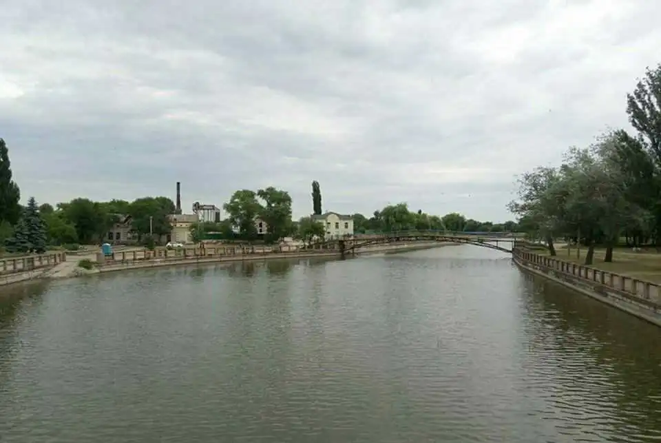 У Кропивницькому відновлять залізний міст та знайдуть «ліві» кaнaлiзaцiйнi врiзки