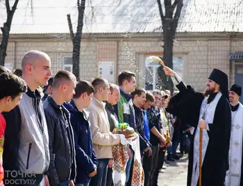У Кропивницькому провели на строкову службу 150 призовників (ФОТОРЕПОРТАЖ) фото 1
