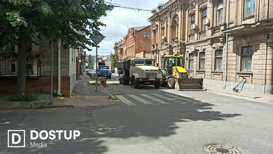 На перехресті Чорновола та Чміленка у Кропивницькому замінюють тепломережу: дорога буде перекрита
